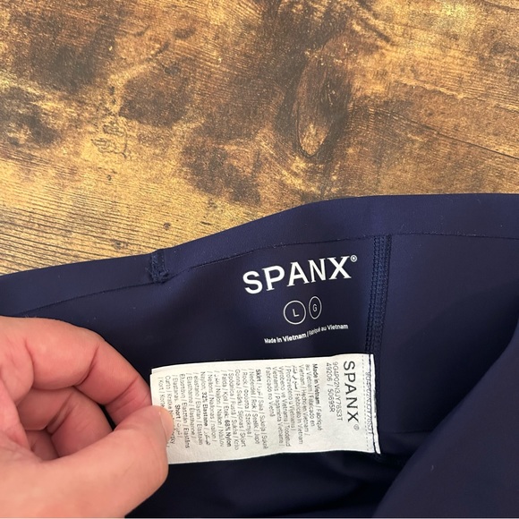 SPANX Navy get moving tennis / pickleball Skirt w/ liner - Picture 3 of 3